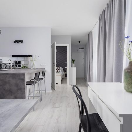 One Bedroom Apartment With A Balcony - Dietla 109 Street Krakau Exterior foto