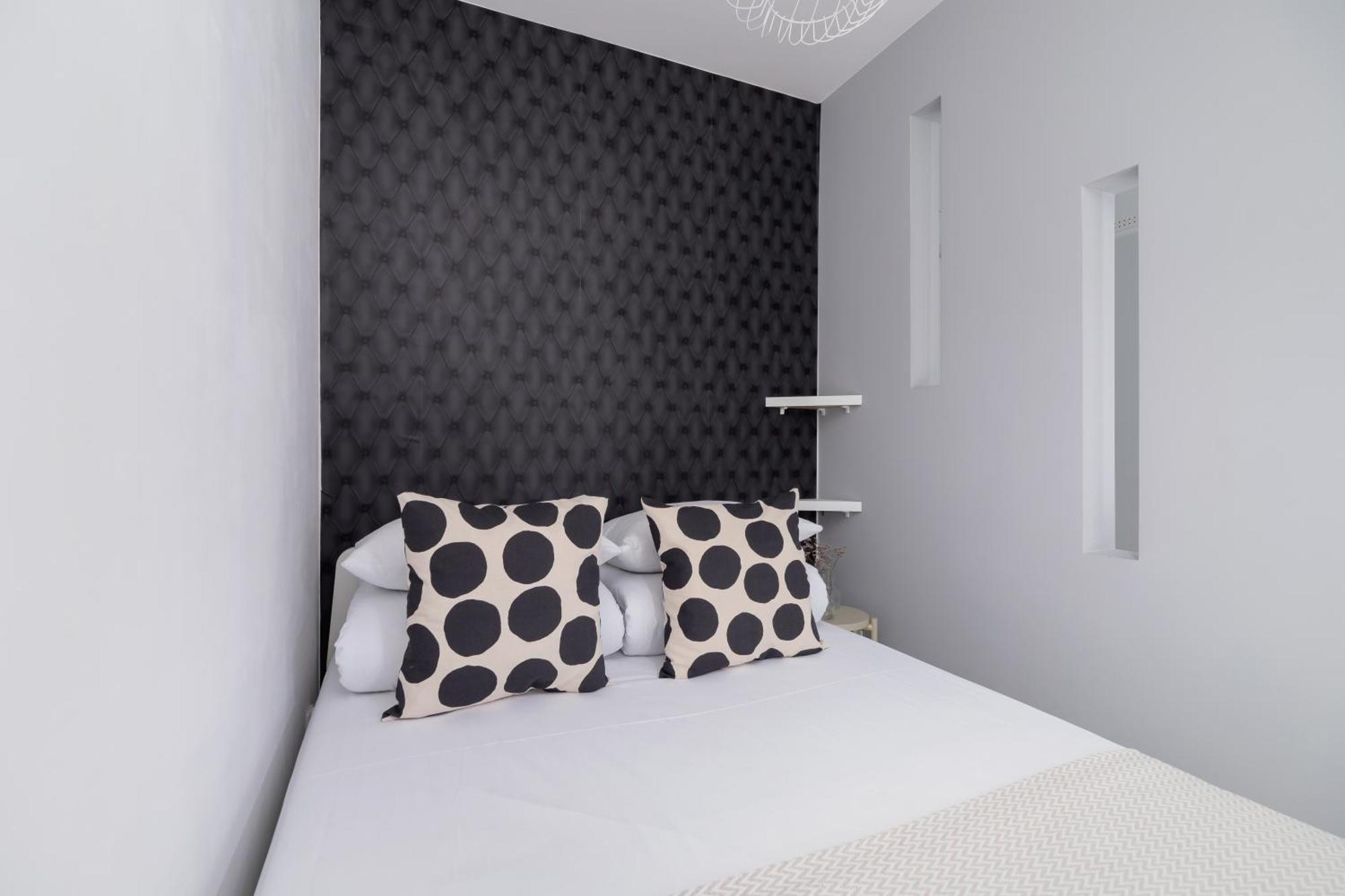 One Bedroom Apartment With A Balcony - Dietla 109 Street Krakau Exterior foto